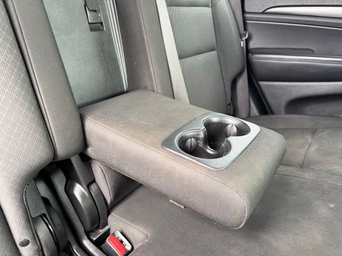 Used 2020 Jeep Grand Cherokee Laredo RWD image 35