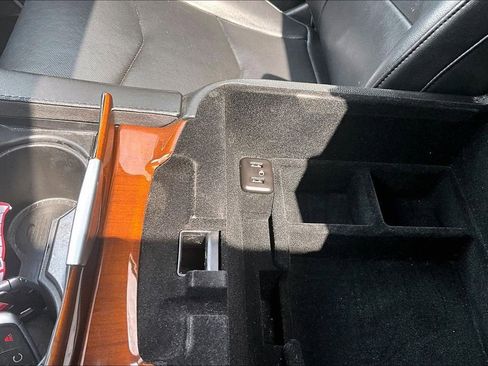 Used 2019 Cadillac Escalade Luxury AWD/4WD image 16