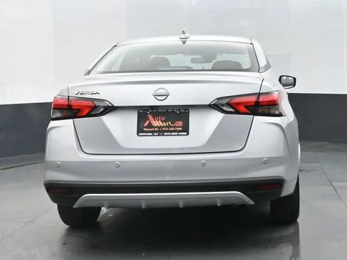 Used 2025 Nissan Versa SV image 8