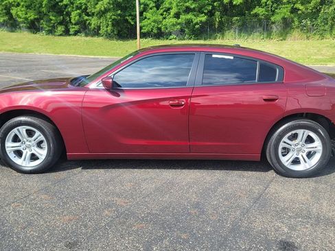 Used 2021 Dodge Charger SXT w/ Leather Interior Group RWD image 7