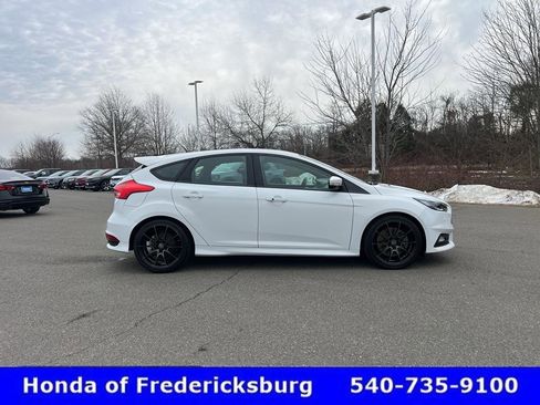Used 2016 Ford Focus ST image 9