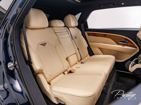 Used 2023 Bentley Bentayga Extended Wheelbase AWD/4WD image 45