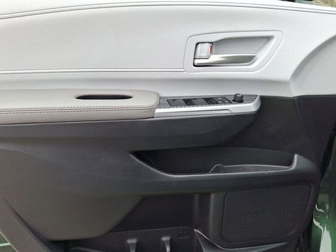 Used 2025 Toyota Sienna XLE image 11