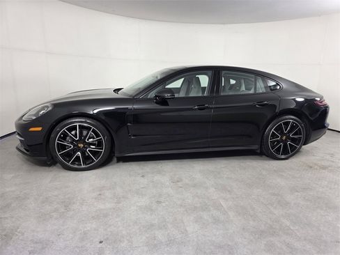 Used 2019 Porsche Panamera 4 image 7