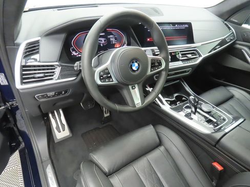 Used 2020 BMW X7 M50i image 9