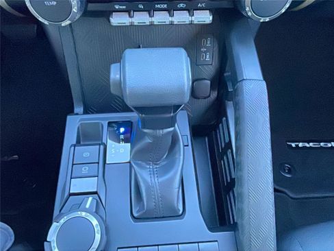 Used 2025 Toyota Tacoma SR image 28