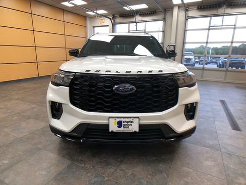 Used 2025 Ford Explorer ST-Line w/ Premium Package AWD/4WD image 2