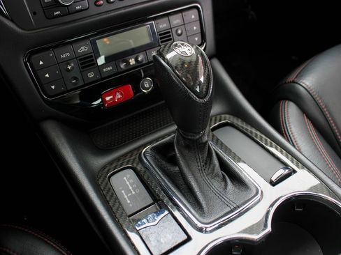 Used 2012 Maserati GranTurismo S RWD image 28