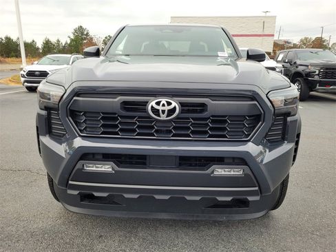 Used 2024 Toyota Tacoma TRD Off-Road image 2