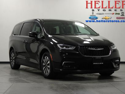 Used 2023 Chrysler Pacifica Touring-L