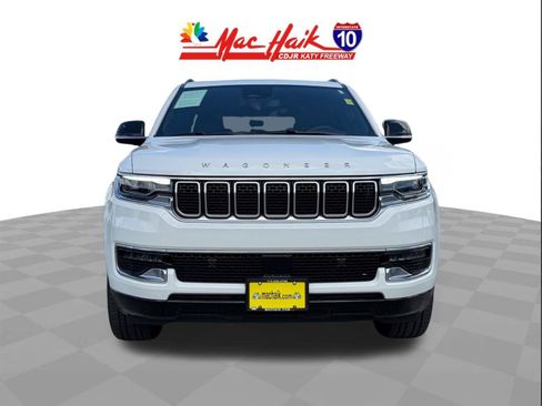 Used 2024 Jeep Wagoneer 4WD w/ Premium Group I image 3
