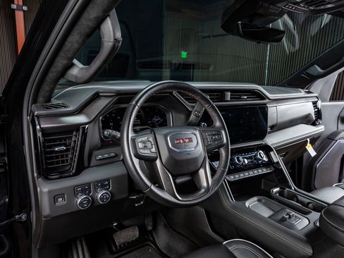 Used 2025 GMC Sierra 2500 AT4X image 17