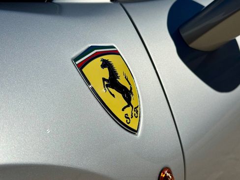 Used 2019 Ferrari 488 Spider image 18