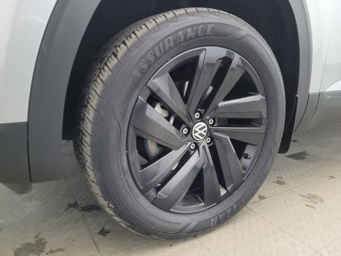 Used 2022 Volkswagen Atlas Cross Sport SE image 31