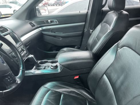 Used 2017 Ford Explorer XLT w/ Equipment Group 202A image 25