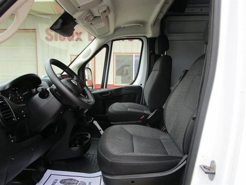 Used 2025 RAM ProMaster 2500 w/ Convenience Group FWD image 11