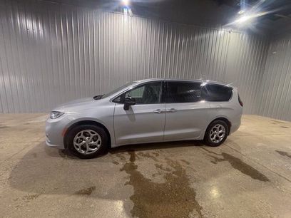 Used 2024 Chrysler Pacifica Limited