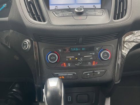 Used 2019 Ford Escape SE image 22
