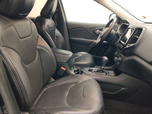 Used 2019 Jeep Cherokee Limited FWD image 21