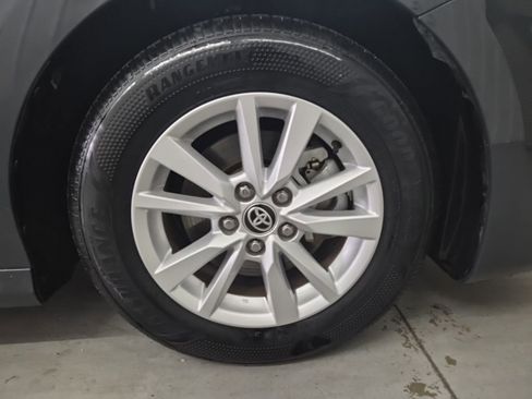 Used 2025 Toyota Camry LE image 11