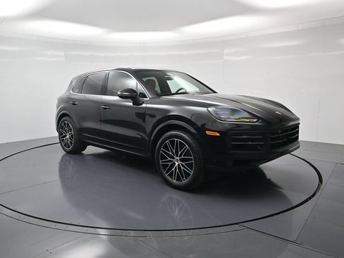 Certified 2026 Porsche Cayenne AWD/4WD image 32