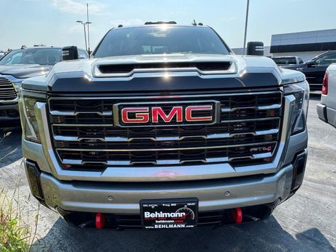 Used 2025 GMC Sierra 2500 AT4 w/ AT4 Premium Plus Package AWD/4WD image 10