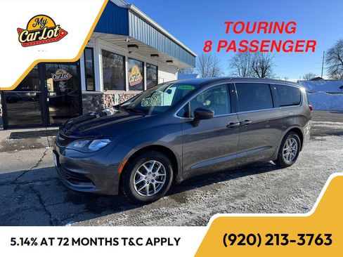 Used 2017 Chrysler Pacifica Touring image 1