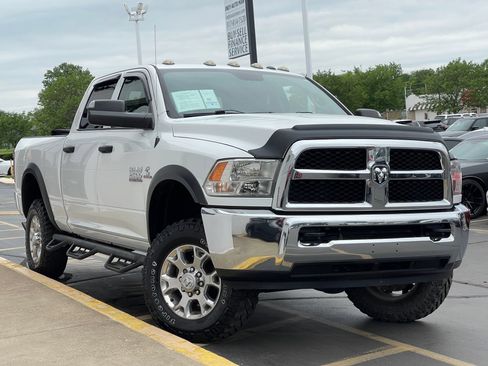 Used 2018 RAM 2500 Tradesman w/ Chrome Appearance Group AWD/4WD image 2