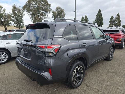 Used 2025 Subaru Forester Premium AWD/4WD image 4