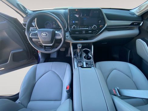 Used 2025 Toyota Highlander Limited AWD/4WD image 10