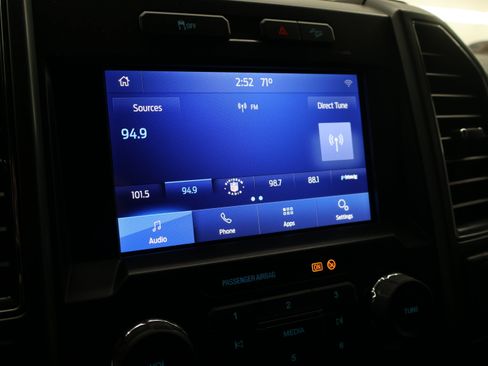Used 2021 Ford F250 XLT w/ XLT Premium Package AWD/4WD image 11