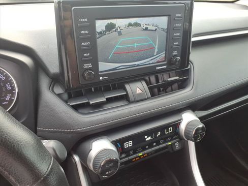 Used 2021 Toyota RAV4 XLE AWD/4WD image 38