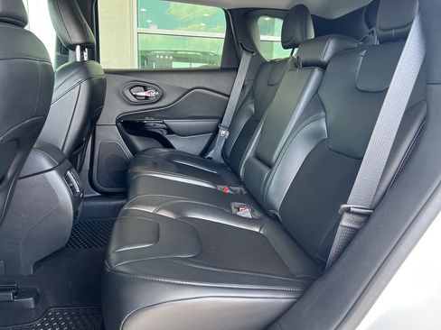 Used 2020 Jeep Cherokee Latitude Plus AWD/4WD image 23