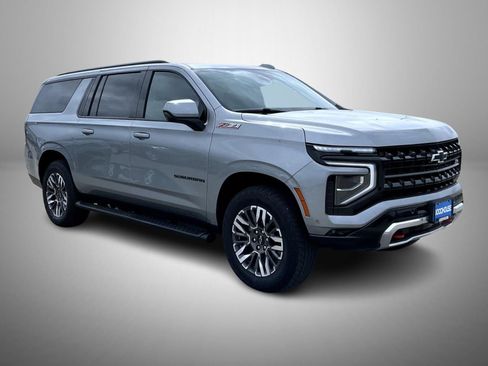 Used 2025 Chevrolet Suburban Z71 AWD/4WD image 3