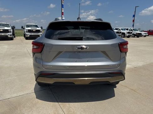 Used 2025 Chevrolet Trax ACTIV FWD image 11