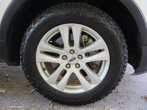 Used 2019 Ford Explorer XLT w/ Equipment Group 202A AWD/4WD image 46
