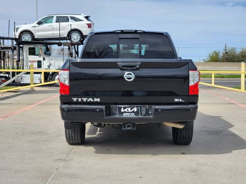 Used 2017 Nissan Titan SL image 5