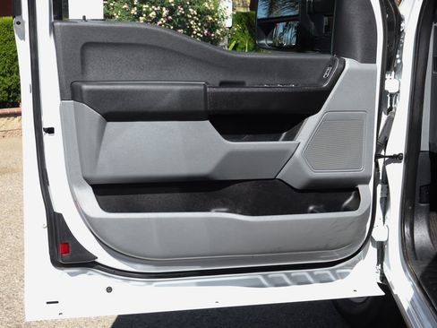 Used 2024 Ford F250 XL w/ XL Chrome Package image 17