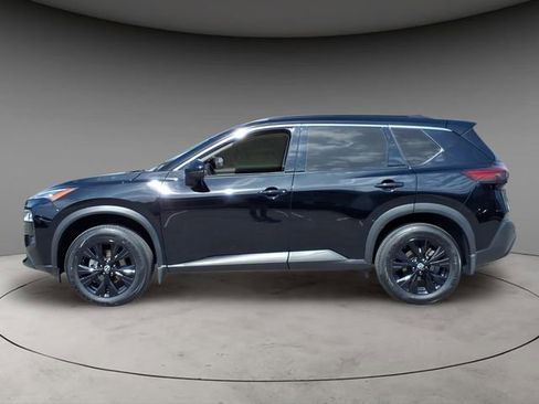 Used 2023 Nissan Rogue SV w/ SV Premium Package image 2