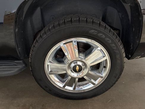 Used 2010 Chevrolet Tahoe LTZ AWD/4WD image 12