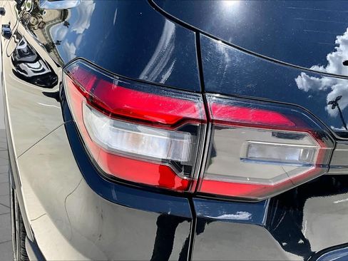 Used 2024 Honda Pilot Touring image 28