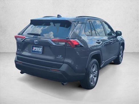 Used 2022 Toyota RAV4 LE AWD/4WD image 5