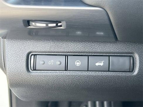 Certified 2025 Nissan Pathfinder SL w/ SL Premium Package image 16