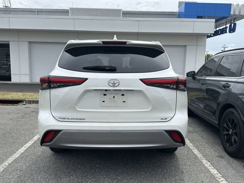 Used 2021 Toyota Highlander XLE image 7
