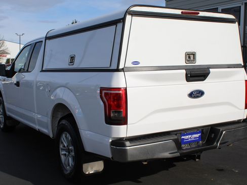 Used 2017 Ford F150 XLT image 4