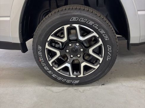 New 2026 RAM 1500 Laramie AWD/4WD image 32