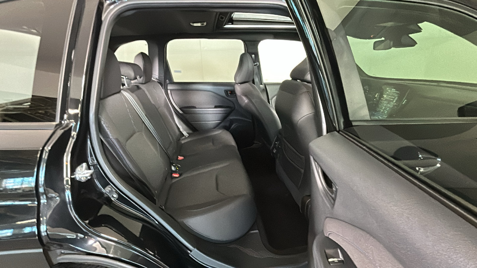 Used 2025 Subaru Forester Premium AWD/4WD image 35