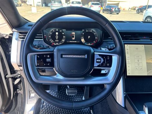 Used 2025 Land Rover Range Rover SE image 18