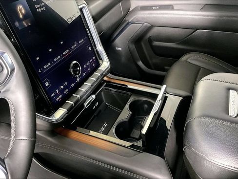 Used 2025 GMC Yukon Denali w/ Denali Reserve Package RWD image 13