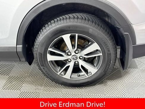 Used 2018 Toyota RAV4 XLE AWD/4WD image 4